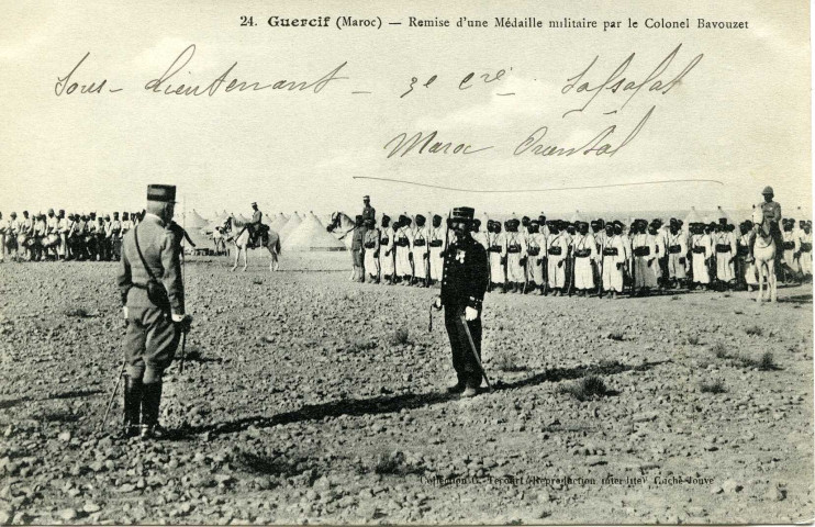 Guercif (Maroc) - Remise d'une médaille militaire par le Colonel Bavouzet
