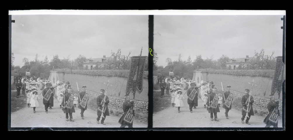 Procession religieuse à Barquet (Eure).