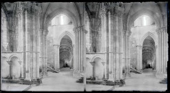 Piliers et chapiteaux sculptés de l'église de la Madeleine de Vézelay (Yonne).