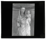 Église de Venables (Eure), statue en pierre polychrome de Vierge à l'enfant.