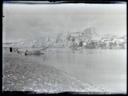 Bac sur les rives de l'Euphrate à Biredjik (Turquie) (notice PA).