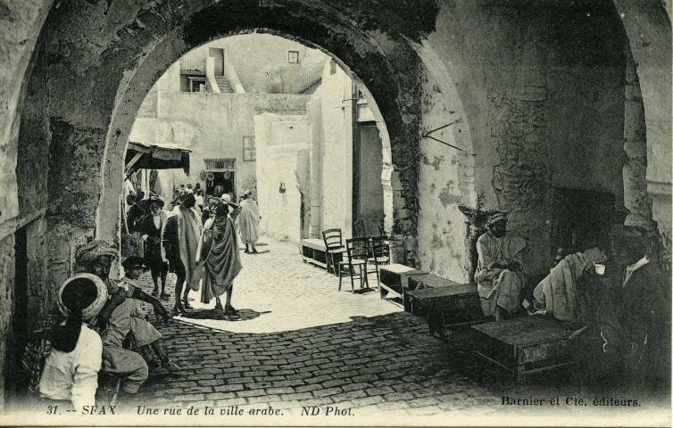 SFAX. - Une rue de la ville arabe