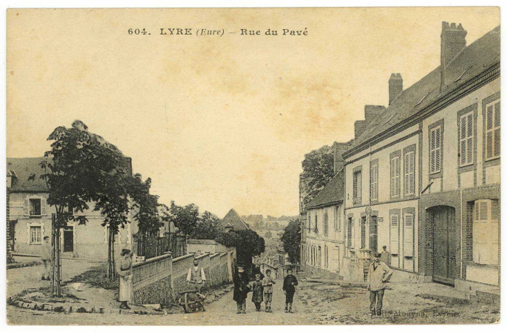 Neuve-Lyre (La). Rue du Pavé.