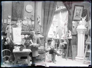 Artistes travaillant à la sculpture dans les ateliers Charles Desvergnes.