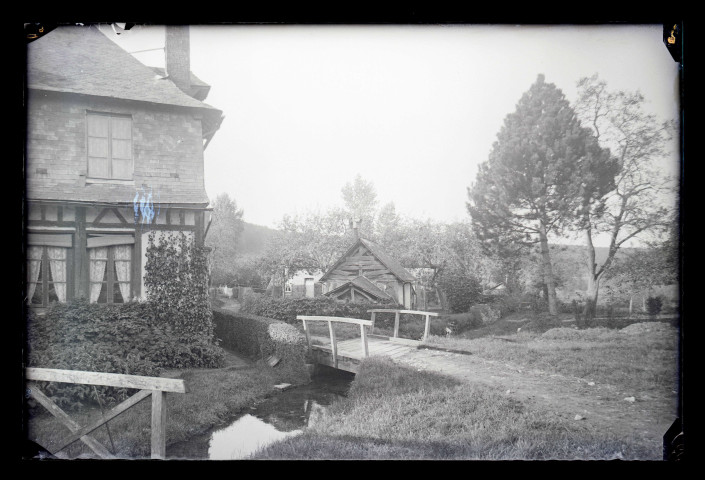 Ruisseau près de la saboterie de Roule-Rosay à Lyons-la-Forêt (Eure).