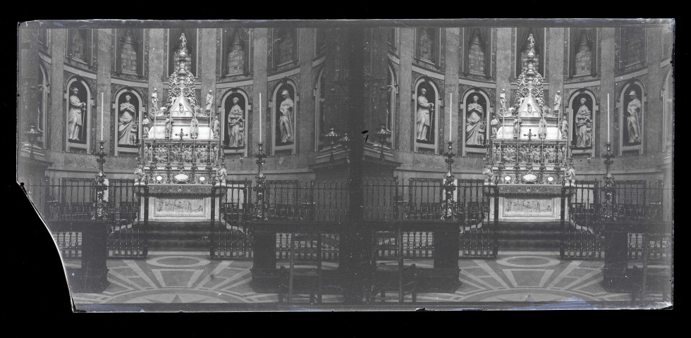 Intérieur de cathédrale italienne.