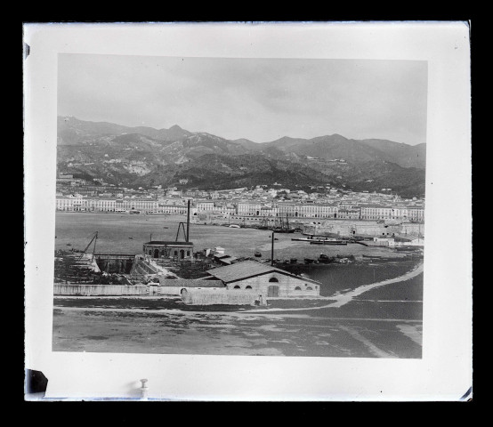 Vue générale d'un port de Sicile (Italie).