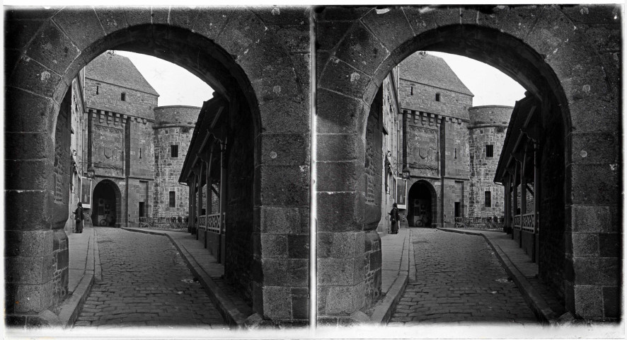La « Porte du Roi » des remparts de l'enceinte du Mont-Saint-Michel (Manche).