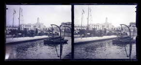 Bateaux français et équipage dans le port d'Alger (Algérie).