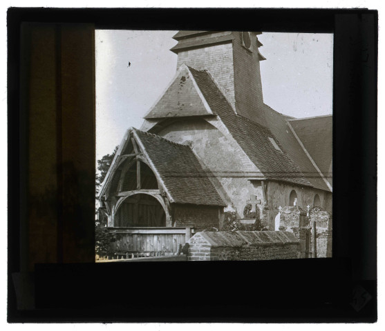 Église de Saint-Vincent-du-Boulay (Eure), porche et côté sud.