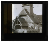 Église de Saint-Vincent-du-Boulay (Eure), porche et côté sud.