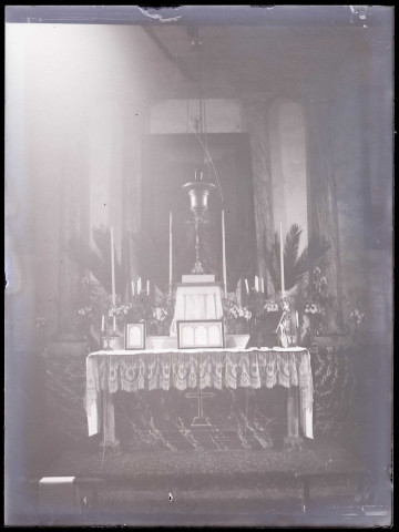 Autel de la chapelle mortuaire d'Orgeville (Eure).