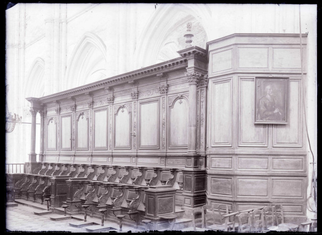 Stalles du choeur en bois de l'église abbatiale de Saint-Germer (Oise).