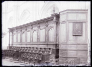 Stalles du choeur en bois de l'église abbatiale de Saint-Germer (Oise).