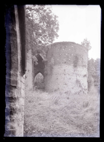 Tour des remparts de Montreuil-sur-Mer (Pas-de-Calais).