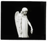 Cimetière de Menneval (Eure), sculpture de Romanelli.