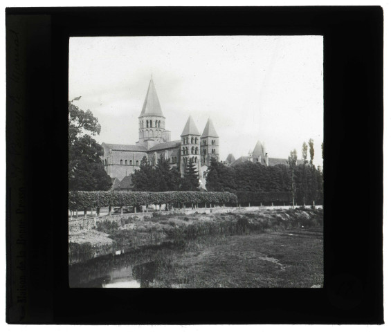 Basilique du Sacré-Cœur de Paray-le-Monial (Saône-et-Loire), vue générale.