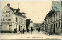 Evreux-Ville. La rue Joséphine et l'Hôtel de la Biche.