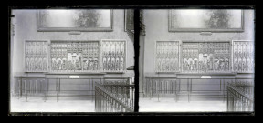 Retable triptyque exposé dans un musée.