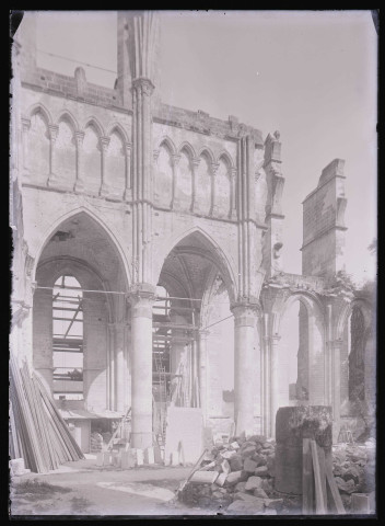 Ruines et vestiges de l'ancienne abbaye de Longpont (Aisne).