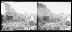 Tombes près de l'aqueduc d'Antioche (Turquie) (notice PA).