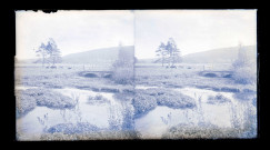 Rivière traversant la campagne normande.