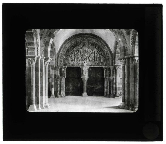 Basilique Sainte-Marie-Madeleine de Vézelay (Yonne), narthex portail central.