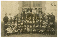 Louviers-Ville. Ecole Saint Louis vers 1930.