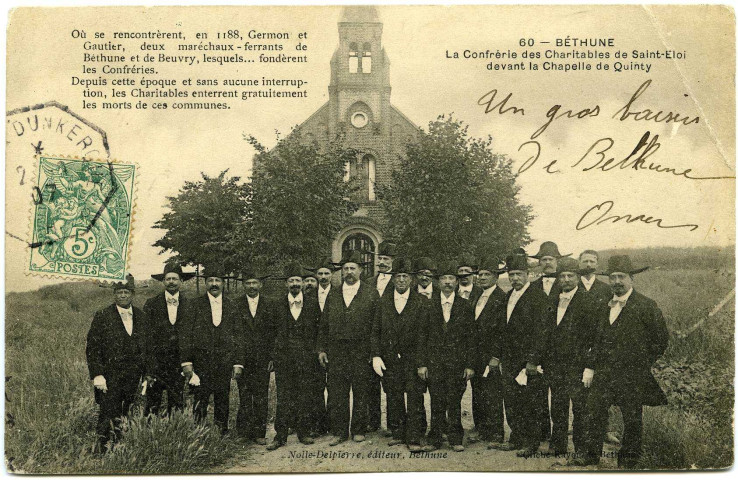 Nord. Béthune. - La Confrérie des Charitables de Saint-Eloi devant la chapelle de Quinty.