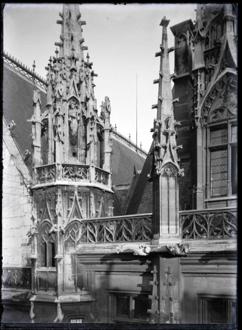 Détail de la façade du palais de justice de Rouen (Seine-Maritime).