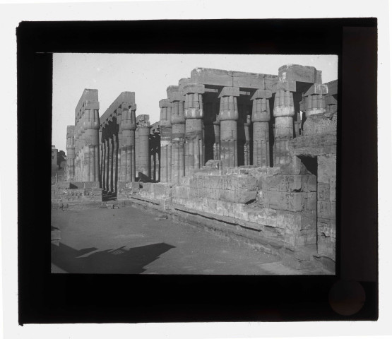 Ruines et vestiges de temple égyptien.