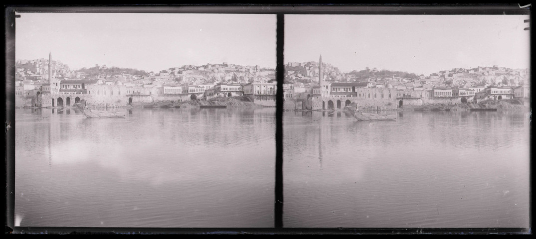 Rives de l'Euphrate à Biredjik (Turquie).