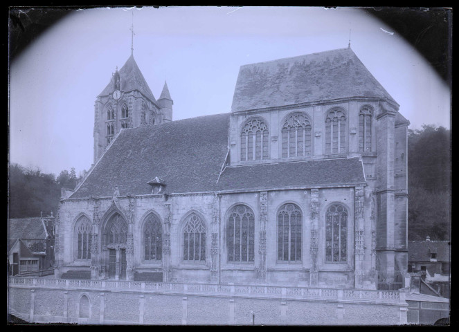 Église Saint-Nicolas de Beaumont-le-Roger (Eure), extérieur, chevet et clocher.