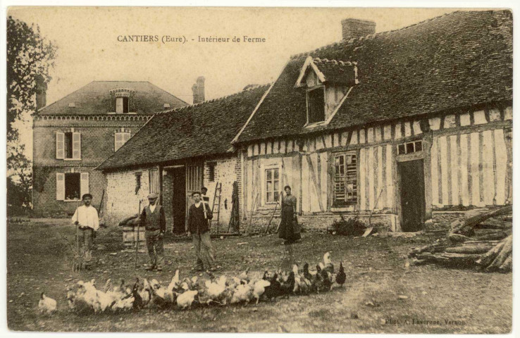 Cantiers. Intérieur de la Ferme.