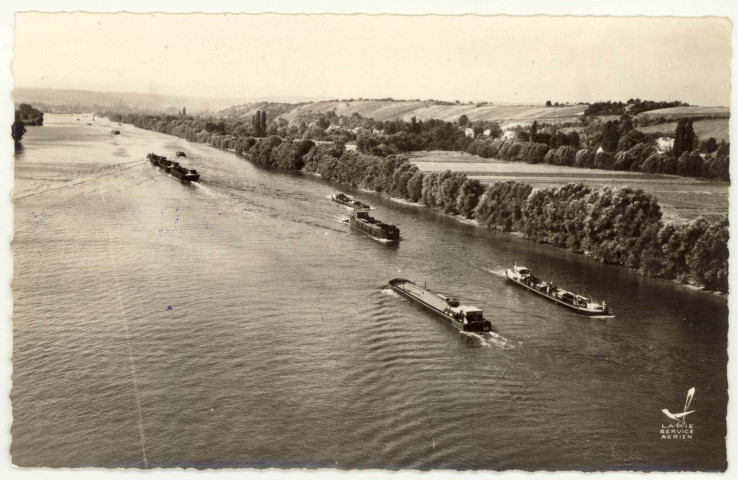 Criquebeuf-sur-Seine. En avion au dessus de Criquebeuf.