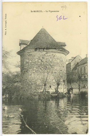 Saint-Marcel. Le Pigeonnier.