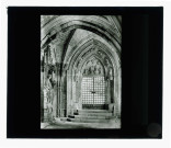 Tympan et grille de cloître de monastère