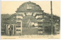 Saint-Philbert-sur-Risle. Porte de la ferme du Prieuré XVIe siècle.