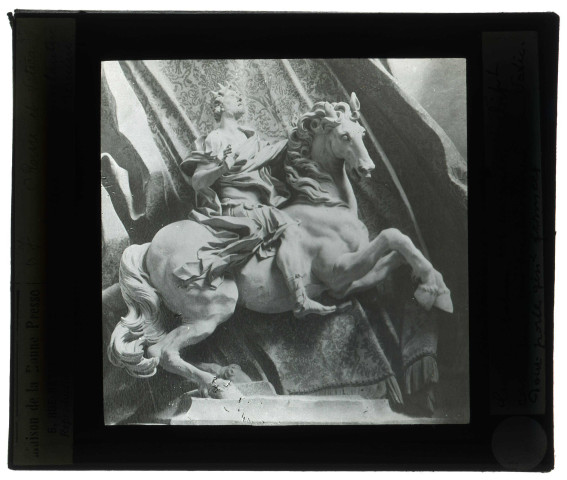 Statue équestre de Constantin par Le Bernin au Vatican.