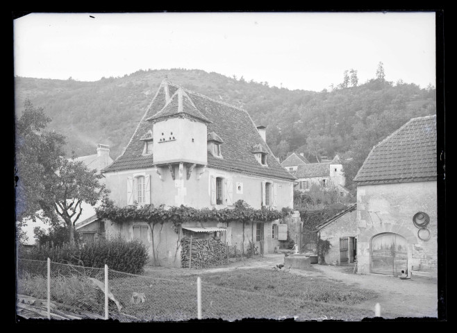 Pigeonnier en échauguette à Peyrillac-et-Millac (Dordogne).