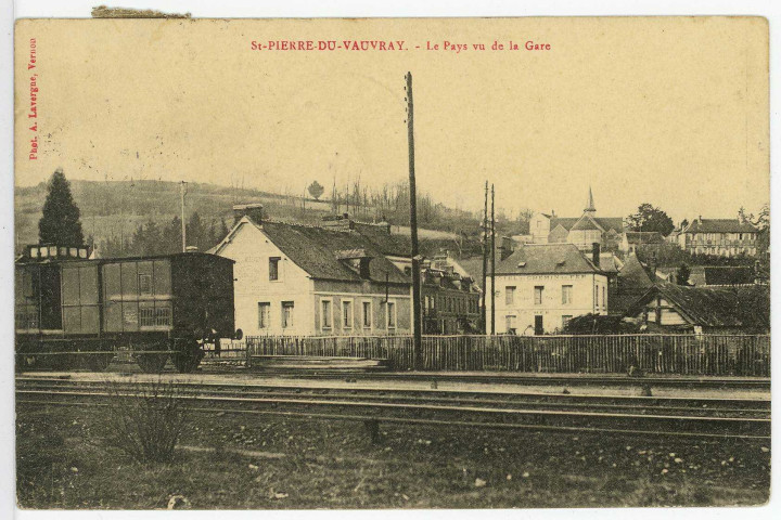 Saint-Pierre-du-Vauvray. Le Pays, vu de la Gare.
