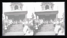 Procession de la Vierge au Monument de Jeanne d'Arc et à la basilique Notre-Dame de Bonsecours (Seine-Maritime).