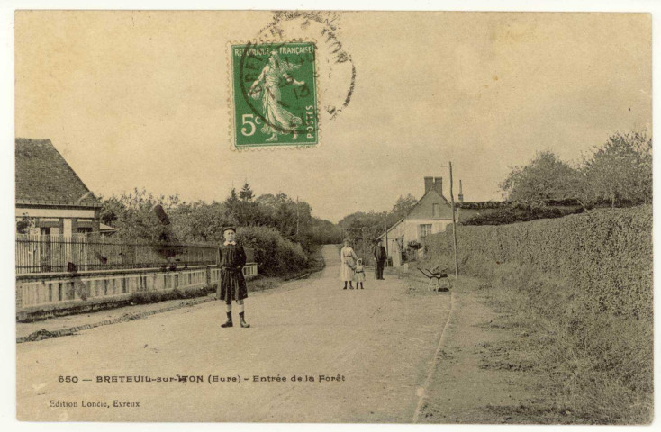 Breteuil-sur-Iton. Entrée de la Forêt.