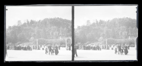 Procession religieuse à Lourdes (Hautes-Pyrénées).