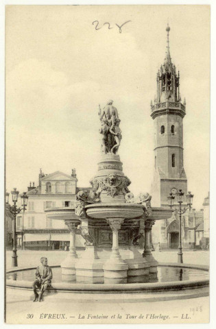 Evreux-Ville. La Fontaine et la Tour de l'Horloge.