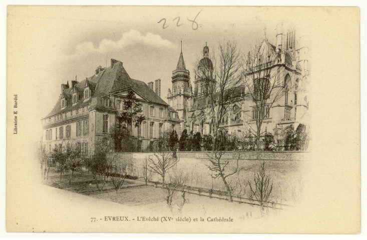 Evreux-Ville. L'Evêché (XVe siècle) et la Cathédrale.