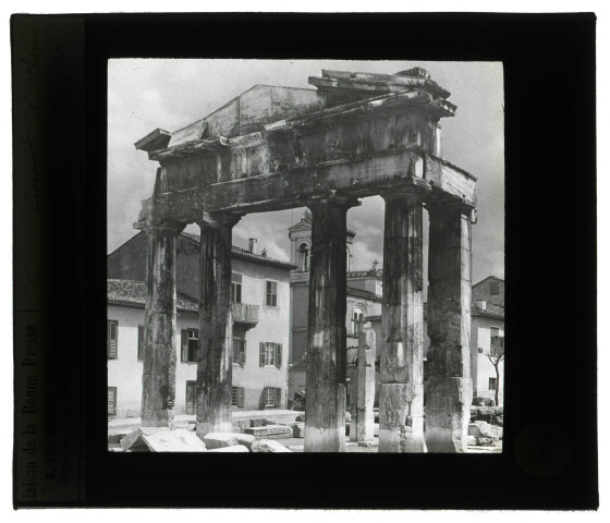 Porte de l'Agora à Athènes (Grèce).