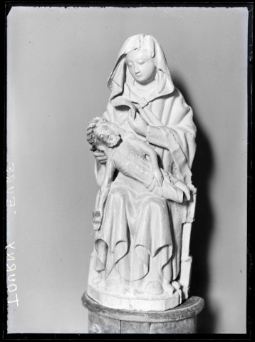 Statue de Pietà (XVème siècle) de l'église de Tourny (Eure).