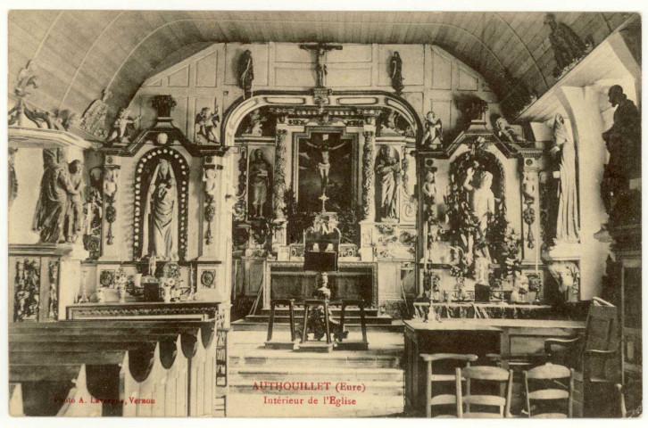 Authouillet. Intérieur de l'église.