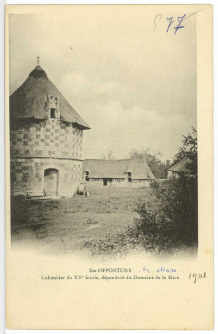 Sainte-Opportune-la-Mare. Colombier du XVe siècle, dépendant du Domaine de la Mare.